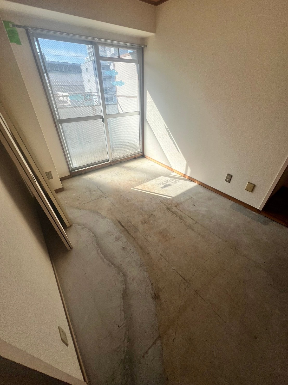 床材を撤去し消臭処理を行った同じお部屋