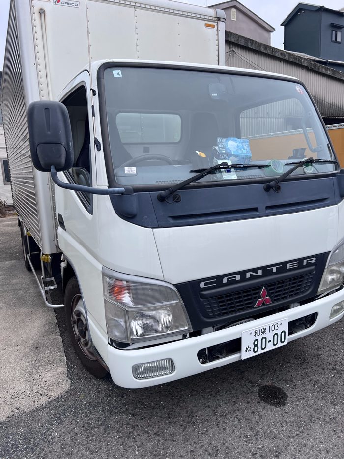 社名の入っていない作業車