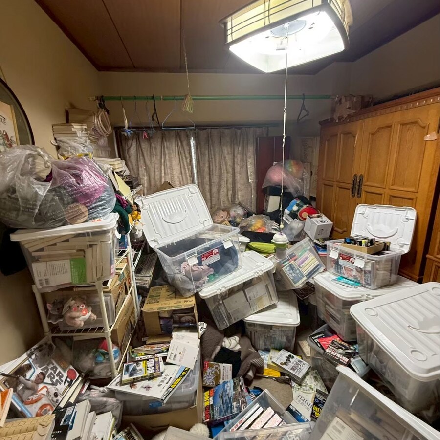 整理前。お荷物が多く残る和室