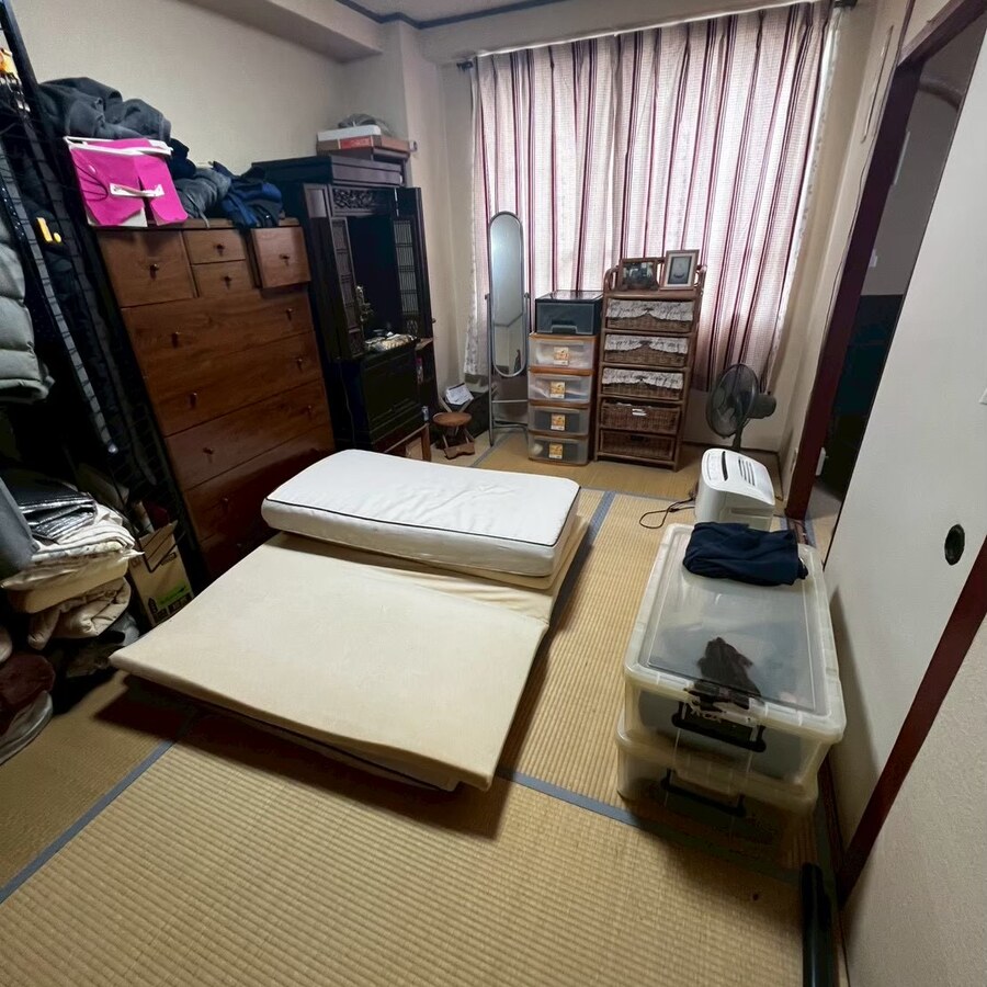 整理前。お品が残る和室