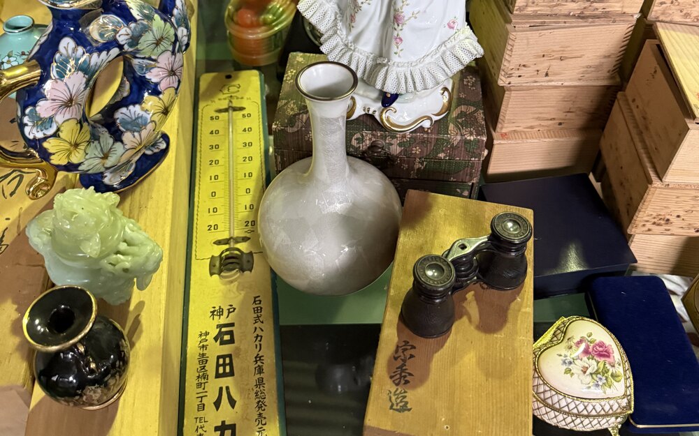 査定した花瓶・置物・古い道具などの骨董品