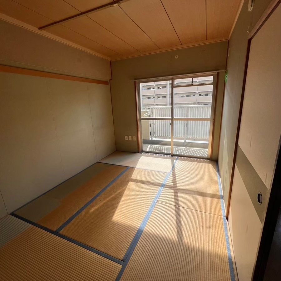 整理後の同じ和室。畳が見える状態に戻ったお部屋(堺市)