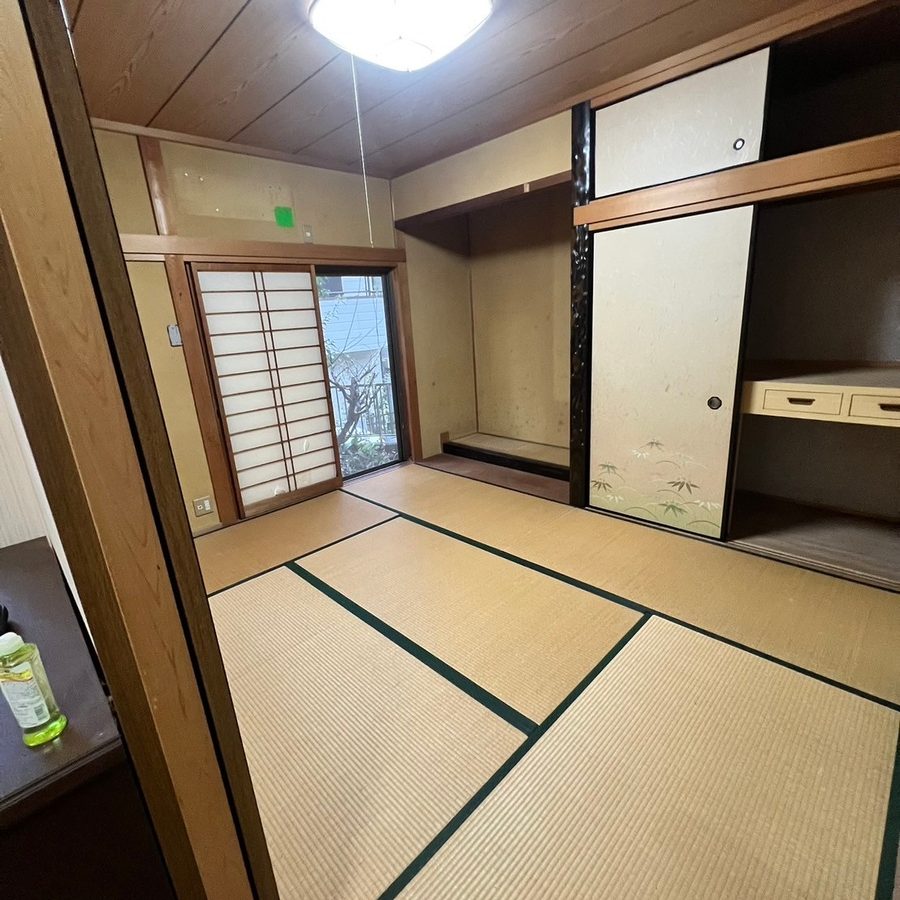 整理後の同じ和室。押入れと畳が見える状態(東大阪市)